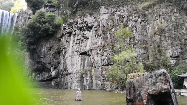 山在碧湖上,人在水云间,令人惊艳的中华第一瀑