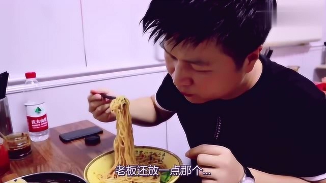 沙县小吃的经典套餐,一份飘香拌面配蒸饺,虽然简单但是很满足!