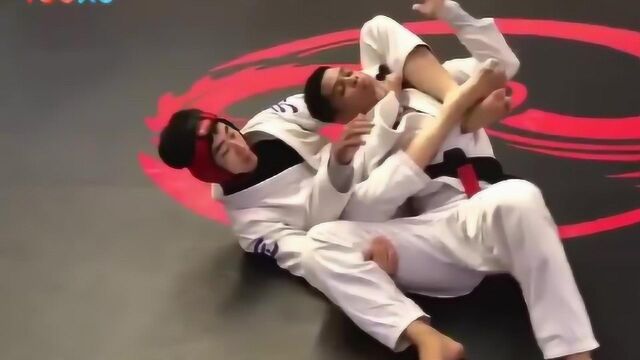 巴西柔术实战教学:bjj演练,巴柔中简单易学的技巧,非常实用!