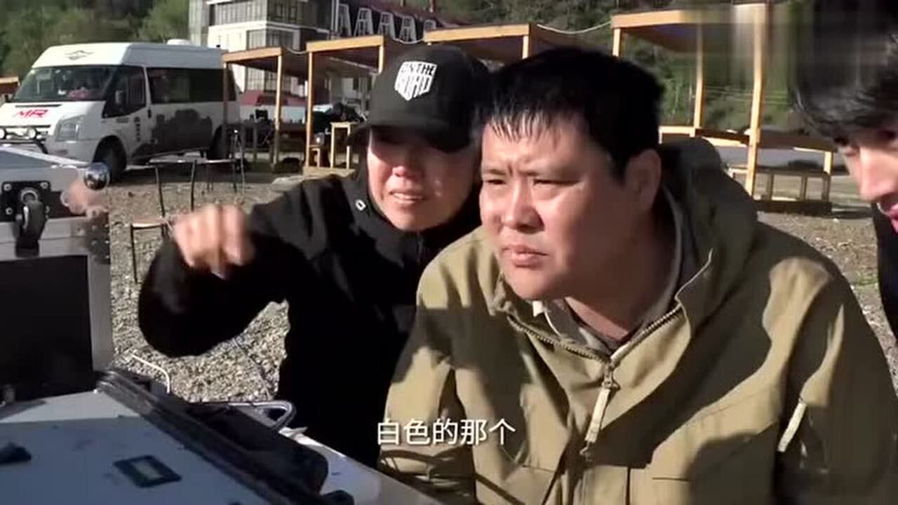 我们的侣行水下无人机潜入贝加尔湖猜猜湖底有什么