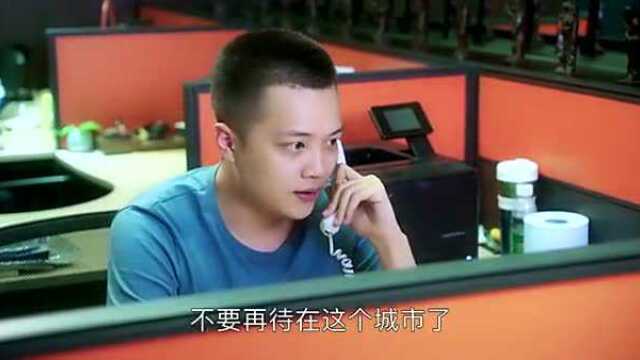 灰姑娘正在向上司发邮件,不料总裁突然来访,吓坏了