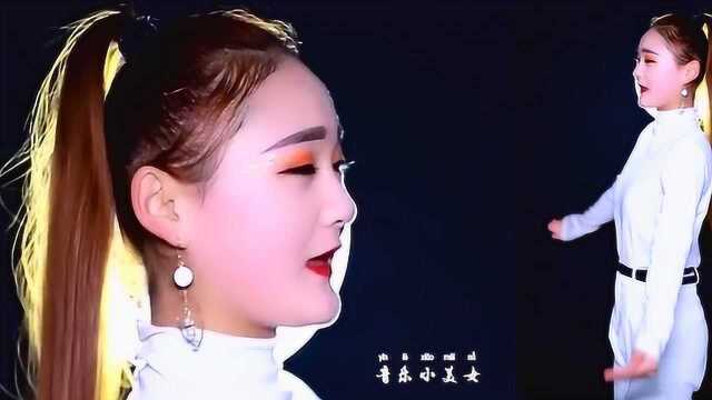 美女翻唱抖音热门歌曲,你们觉着好听吗?