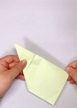 回旋纸飞机，认对了方向就会一直回旋哦 - 腾讯视频