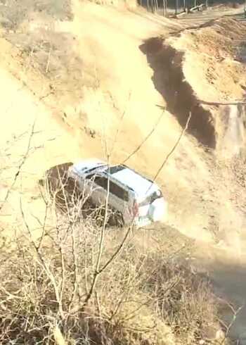 失控之梦，解析梦见自己车杀不住，把别人车撞到沟里的深层含义