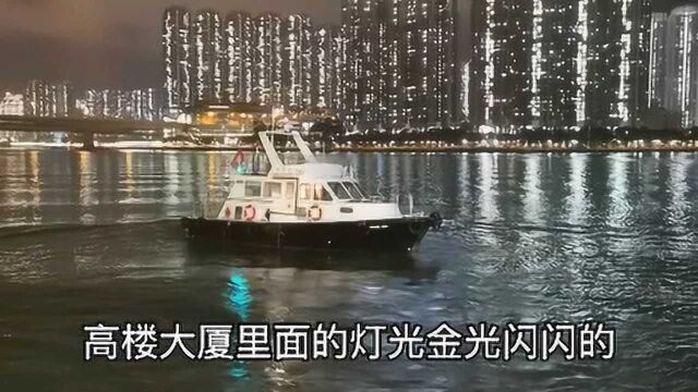 香港荃湾码头还有这种小船!让你想起电影里的场景