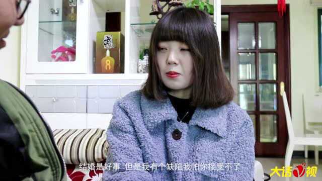 小伙被美女的外表迷得神魂颠倒,无意间看到她小便的姿势,真奇葩