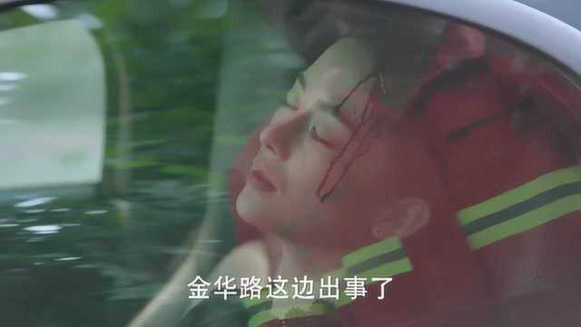 女司机开车就是牛,刹车不用脚全程靠声控