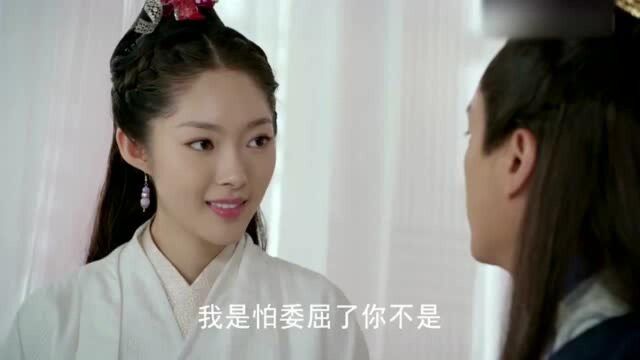 小伙给美女上生肉,美女吓得不敢动筷子!