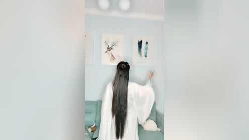 小萝莉穿白丝在楼顶上做瑜伽，看呆了！_高清