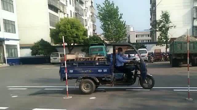 考三轮摩托车驾驶证,一定要注意以下环节,看工作人员如何操作