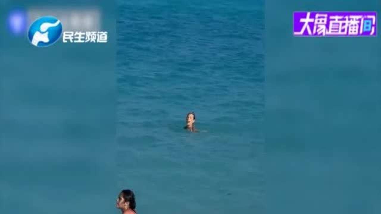 女子下海游泳,泳衣突然消失?_腾讯视频