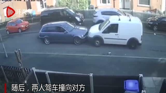 英国两名司机互不相让 道路中间上演汽车“顶牛”