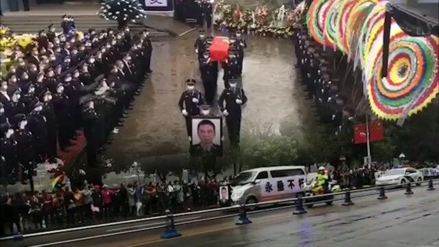 送别英雄李雨阗!英雄勇救坠江女子不幸殉职 各界群众沿路送别