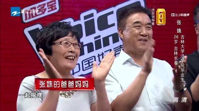 经典歌曲:这姑娘真胆大,当着汪峰面唱《一起摇摆》,汪峰这笑啥意思?