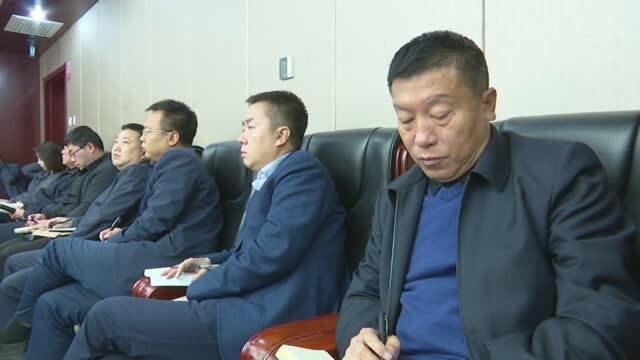 严晓慧主持召开县委中心组学习会议