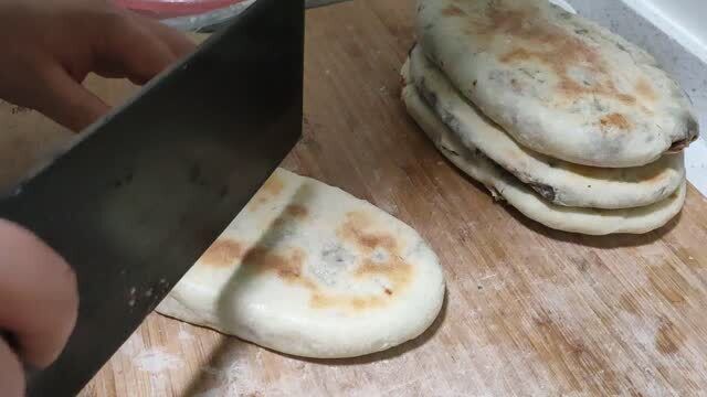 形似牛舌头的馅饼,枣香甜浓郁,面香味十足,陕西特色小吃之一