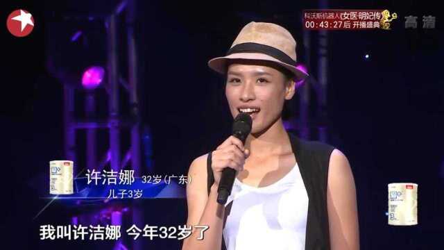 女神级的体育老师台上表演模仿秀,魔性“芹菜舞”,亮瞎观众双眼