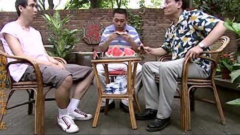 盘点杨光的快乐生活搞笑合集：杨光条子曹大壮三人坐院里吃西瓜聊天，吃得可真香