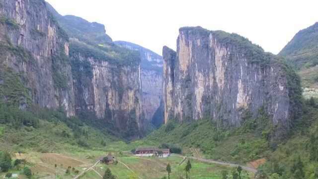 世界最大“山门”在重庆奉节,谷底原始村落已成旅游胜地