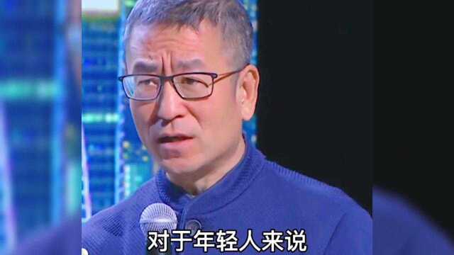 白岩松:年轻人最大的优势就是学习能力强,努力提升自己,静静等待机会