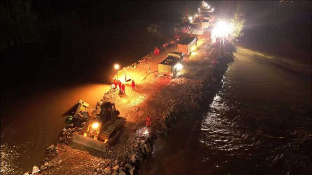 直击河南暴雨救援|鹤壁浚县新镇镇卫河河堤决口成功合龙