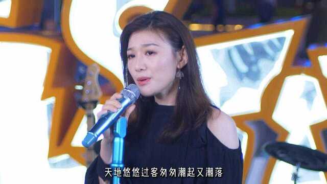 大叔和小姐姐合唱一曲《潇洒走一回》天地悠悠过客匆匆,潮起又潮落!