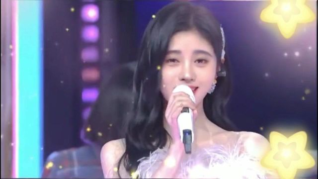 鞠婧祎演唱的经典歌曲《只对你有感觉》