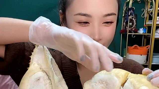 姑娘吃榴莲,太香了