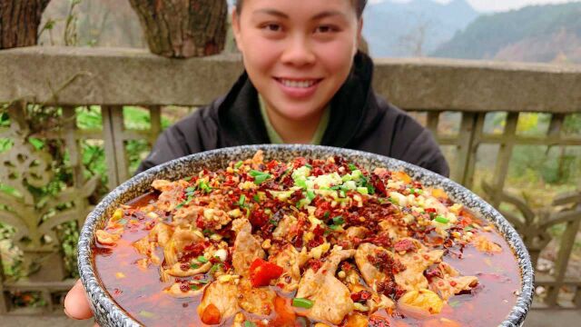 2斤肉一堆辣椒,加把花椒做麻辣肉片,爆辣超下饭满满一碗吃过瘾