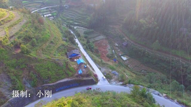 偏僻山区住着一户人家,单家独户坐拥一个宝地,交通也很方便