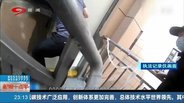 宁波市场监管综合局接到群众举报,警方出动,查获三起假冒品牌服饰案