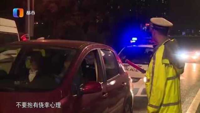 男子靠开车养家,心存侥幸深夜酒驾,驾驶证被扣工作也丢了