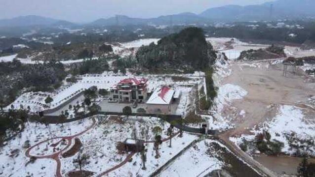 航拍湖南长沙郊区山顶自建小别院,这个庭院不是一般大