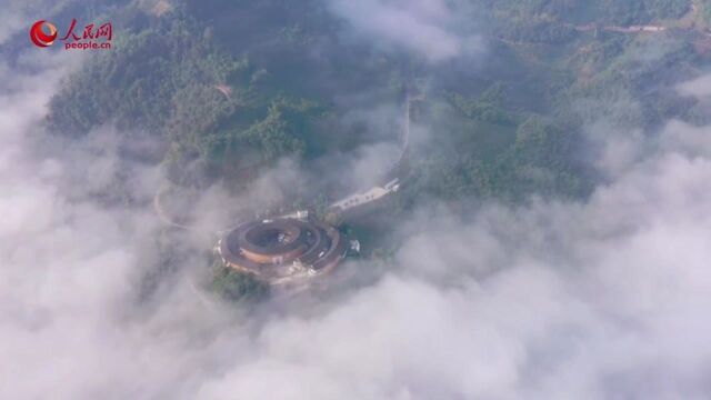 梦幻!福建土楼雾气氤氲如仙境