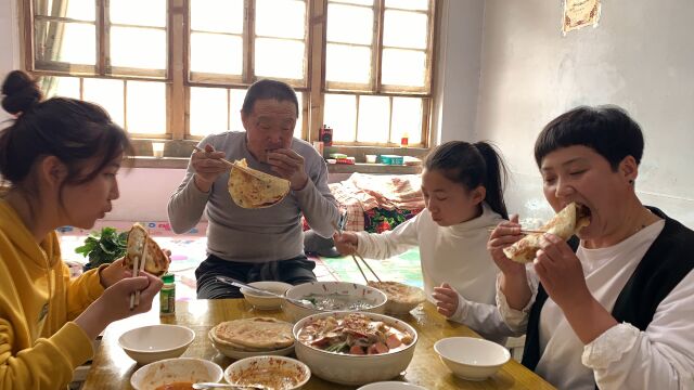 葱油饼做法,步骤详细,有技巧没难度,柔软劲道,凉了也不硬