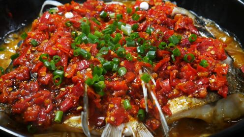这才是“剁椒鱼头”最好吃的做法，简单易学，香辣美味又下饭