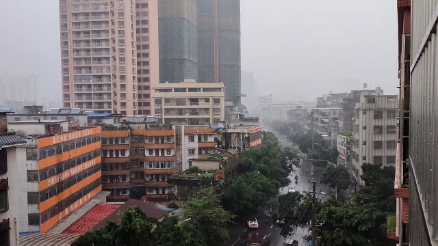 连续好几天都下暴雨