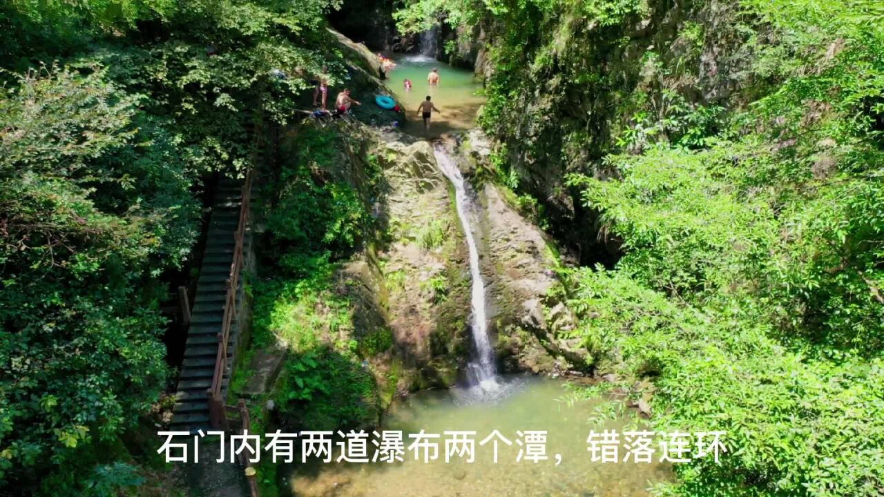 村民用乱竹遮挡水潭,城里人应反思,村民为啥不欢迎城里人