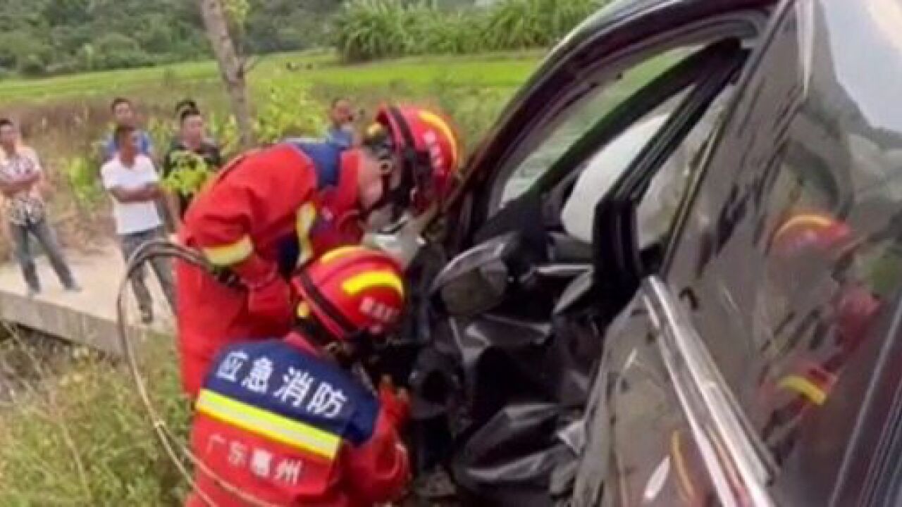 惠东平海一起交通事故有人员被困!幸好消防人员及时救援