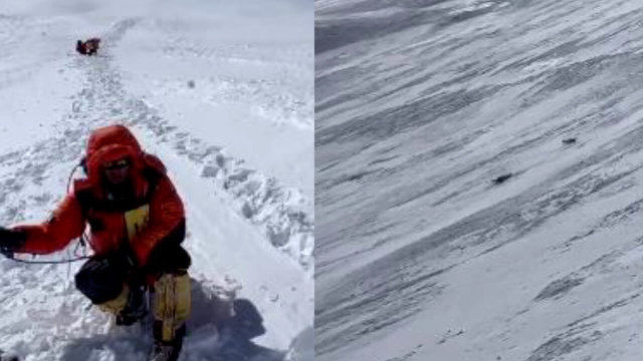 马纳斯鲁峰发生雪崩,登山者拍下惊险一幕,目前已发现10余人受伤