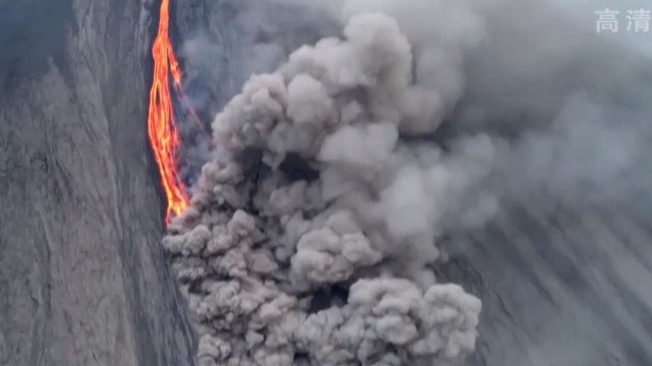 “火龙”入海 意大利斯特龙博利火山呈现震撼景观