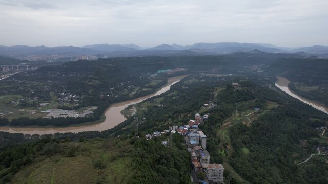 四川高山一地傲视群雄,撞背直来内抱金盆外环玉带,山水大交大合