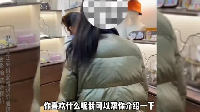 盘点拜金女打脸真实现场,女子奢侈品店疯狂选购,被男子当众打脸 (2)