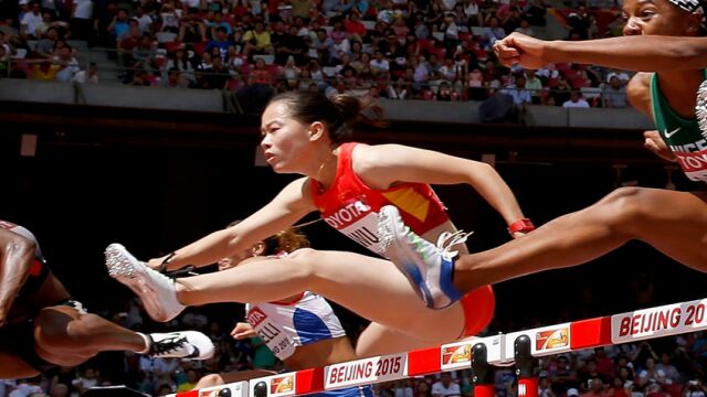 体坛名场面|被日韩选手包夹,吴水娇仅用20米拿下冠军,不愧是女版刘翔