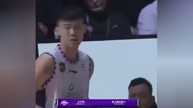 王仔路在CBA扣篮大赛上的尴尬一扣 柯凡:仿佛在逗我