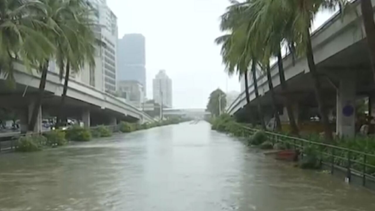 海南强降雨来袭,交通受阻,多部门积极应对