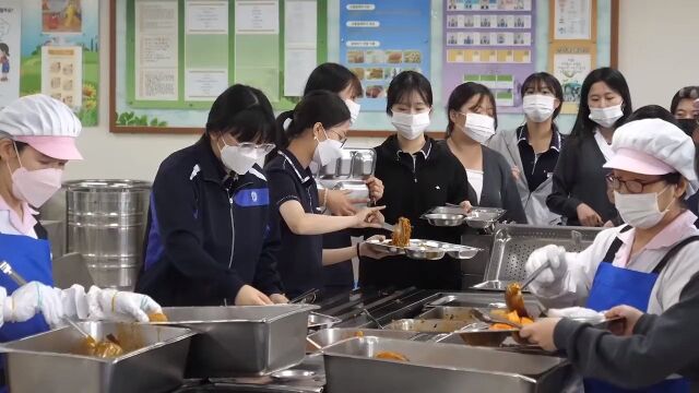 令人惊叹的高品质女子高中午餐制作位于韩国首尔的海城女子高中这样的午餐你放心吗?美食食堂.