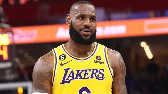 湖人黑七仅一步之遥！詹皇22+20狂刷纪录比肩奥尼尔超越罗德曼 大心脏绝平库兹马盛赞他是杀手