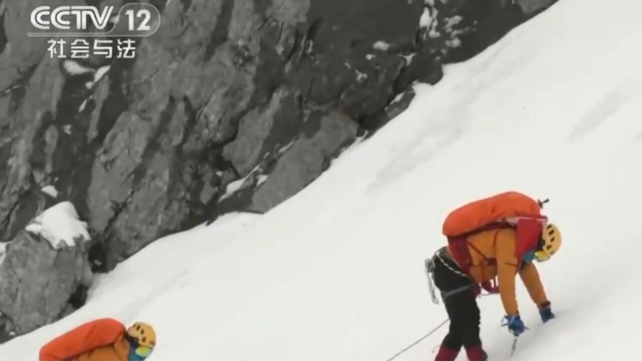 雪山脚下,白沙古镇,地震灾害阻断救援通道