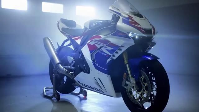 22款本田火刃CBR1000RRR SP 30周年纪念版!价格37.8万 国内现车!手续齐全!环保已下!随时可提!可分期.